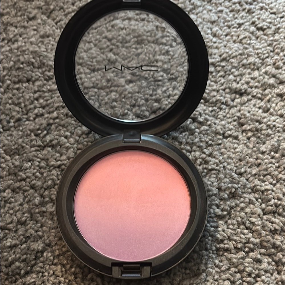 Limited edition MAC Azalea Blossom Omer blush